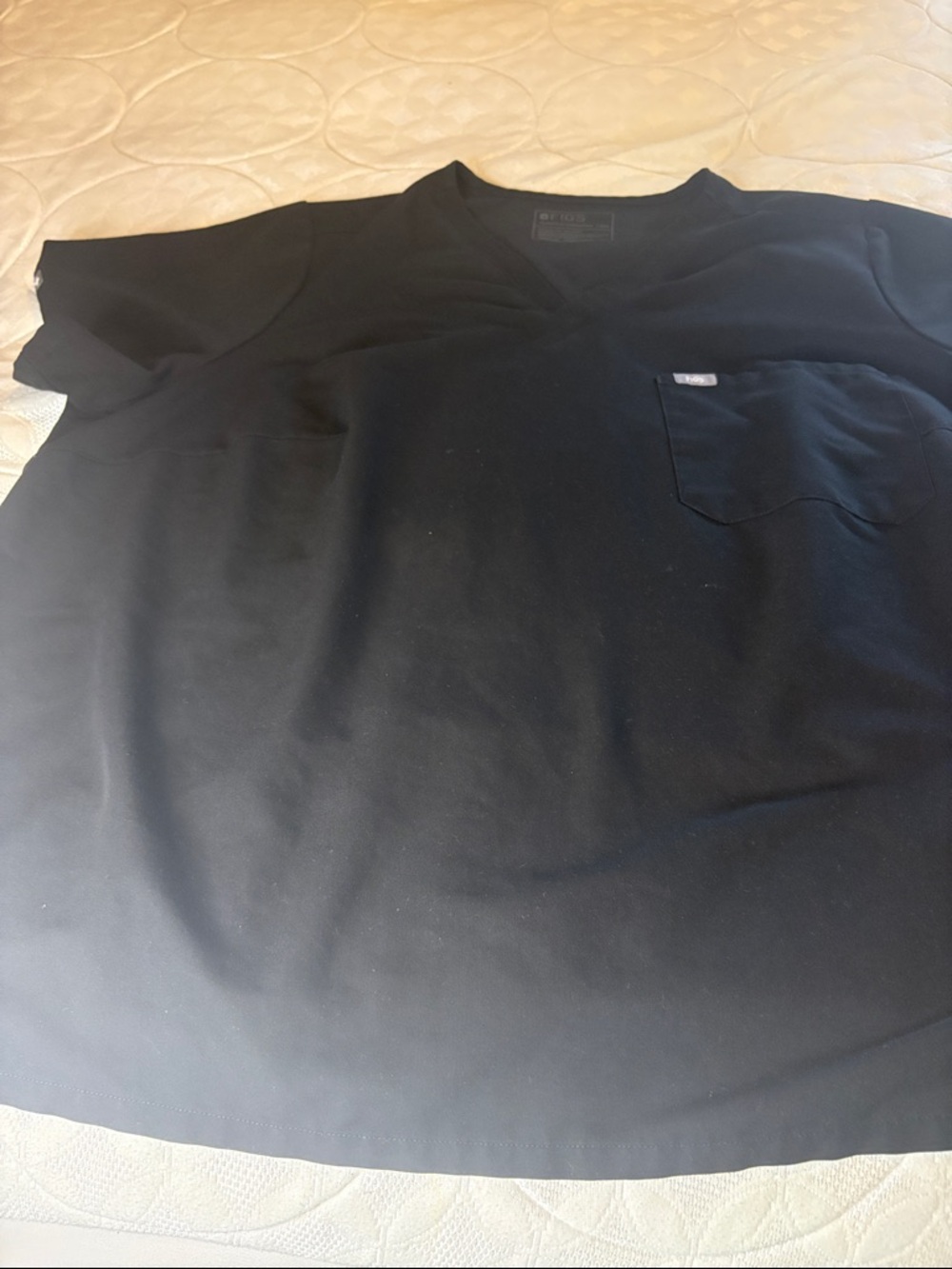 Figs Men's Black V-Neck Short Sleeve Pocket Tee